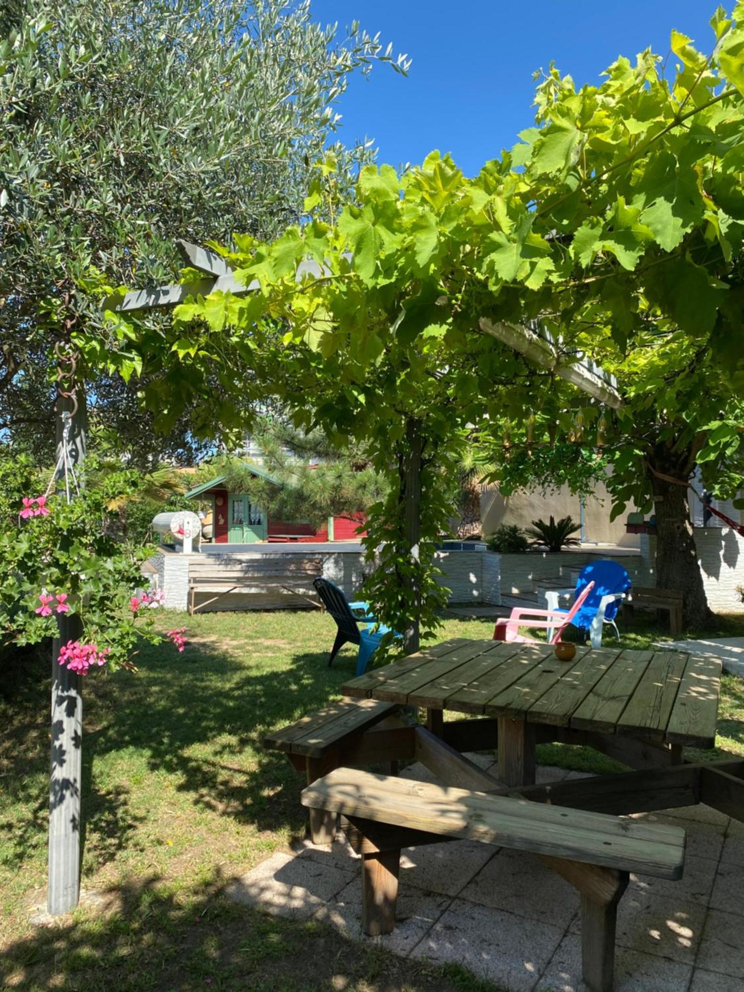 Chambre d'hôtes Le Cyprès Bleu Roussillon (Isere) Exterior foto
